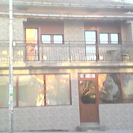 Guest House Lili Petrich  Bagian luar foto