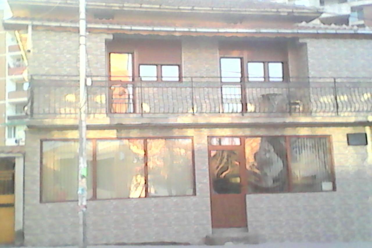 Guest House Lili Petrich  Bagian luar foto