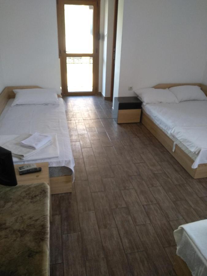 Guest House Lili Petrich  Bagian luar foto